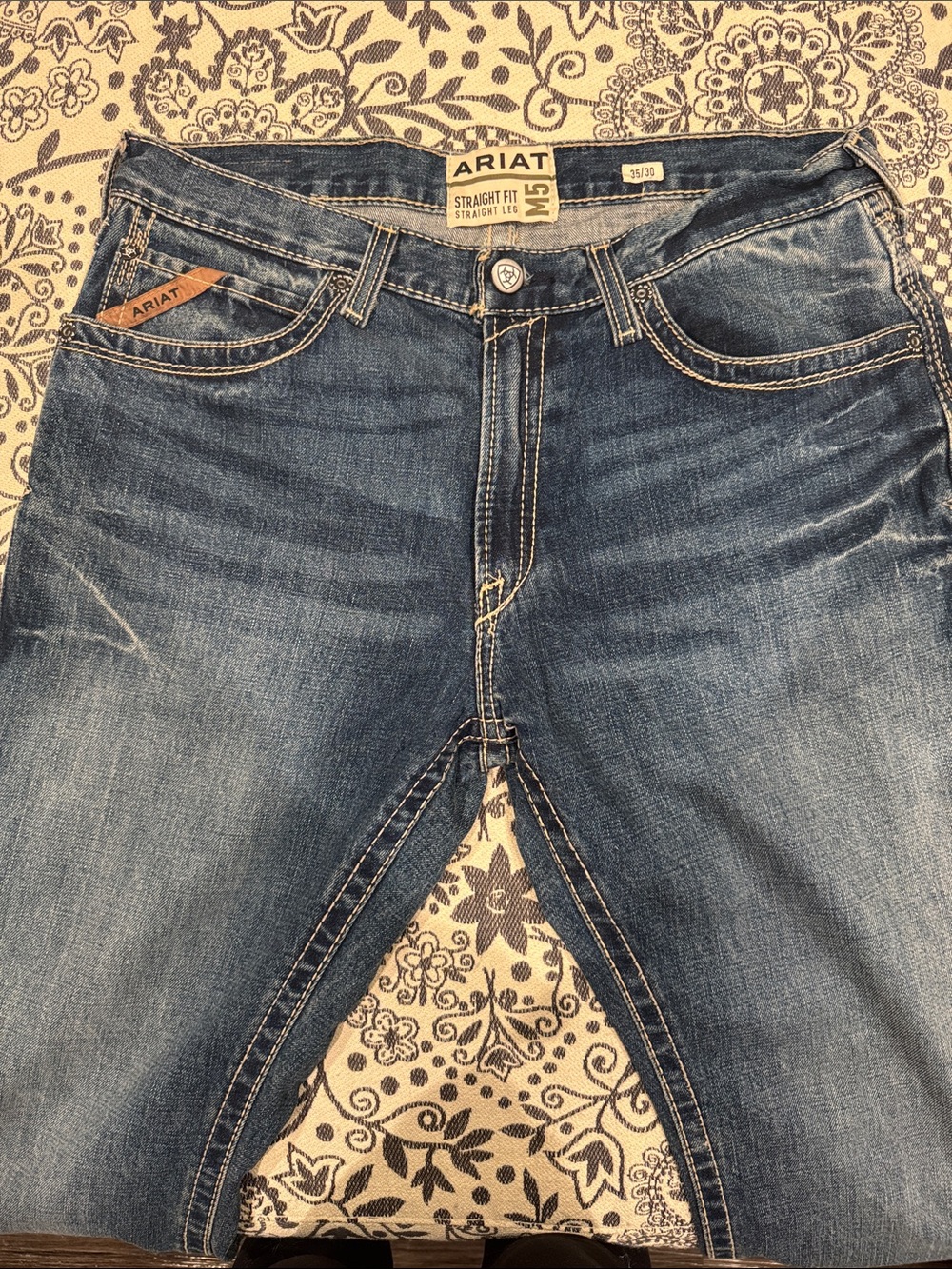โBasically Newโ Ariat Men's Medium Blue Straight Leg Jeans